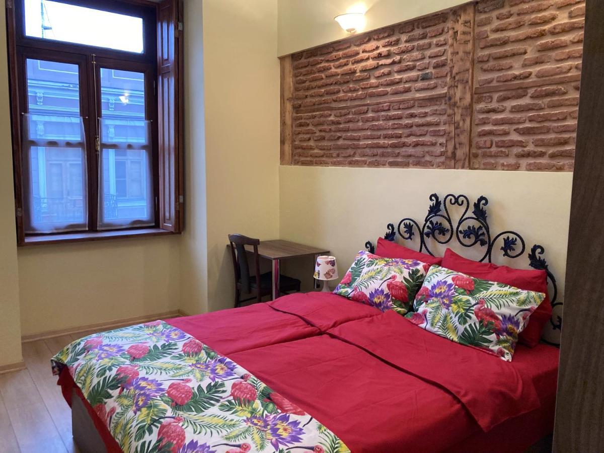 Luxury 2 Bedroom Historical Center Apartment *
