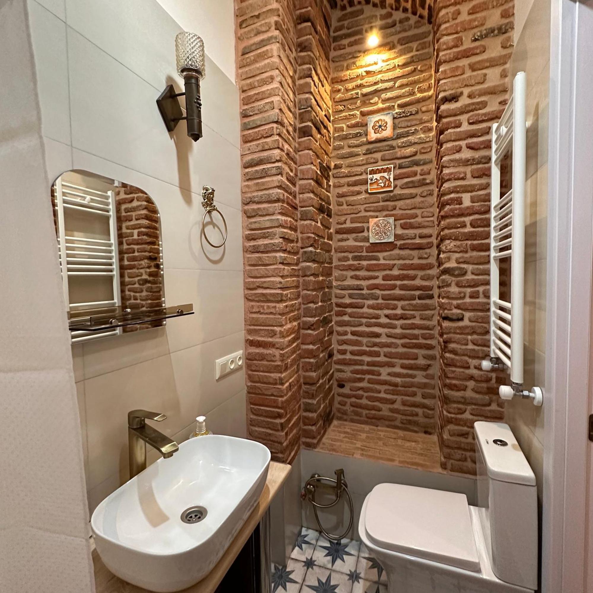 Luxury 2 Bedroom Historical Center *